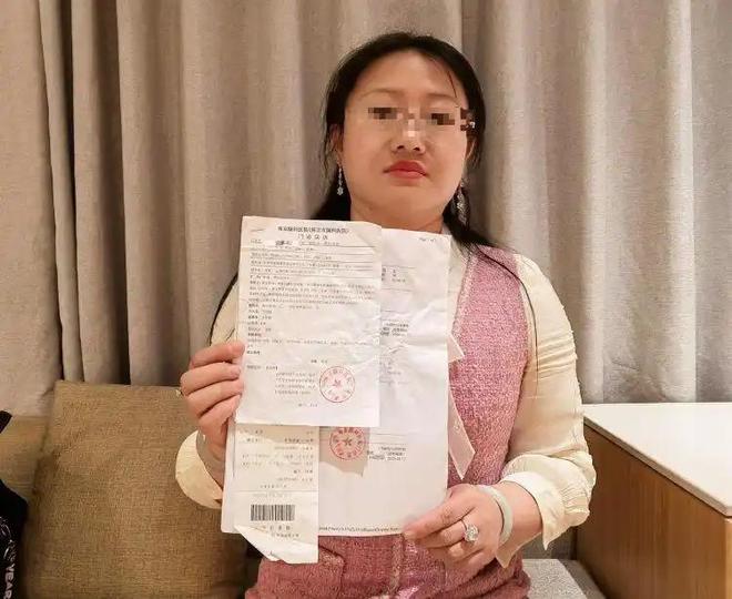 的现实剧本：精神病院担架上的反杀猪盘者九游会·j9网站比《消失的她》更惊悚(图2)