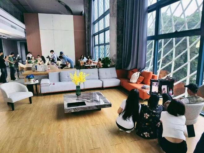 部爆款剧！东莞探路竖店模式ag九游会登录3天拍完一(图6)
