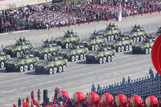 空军司令火速提离职想在九三前体面离场九游会j9登陆中方阅兵装备刚露脸美(图2)