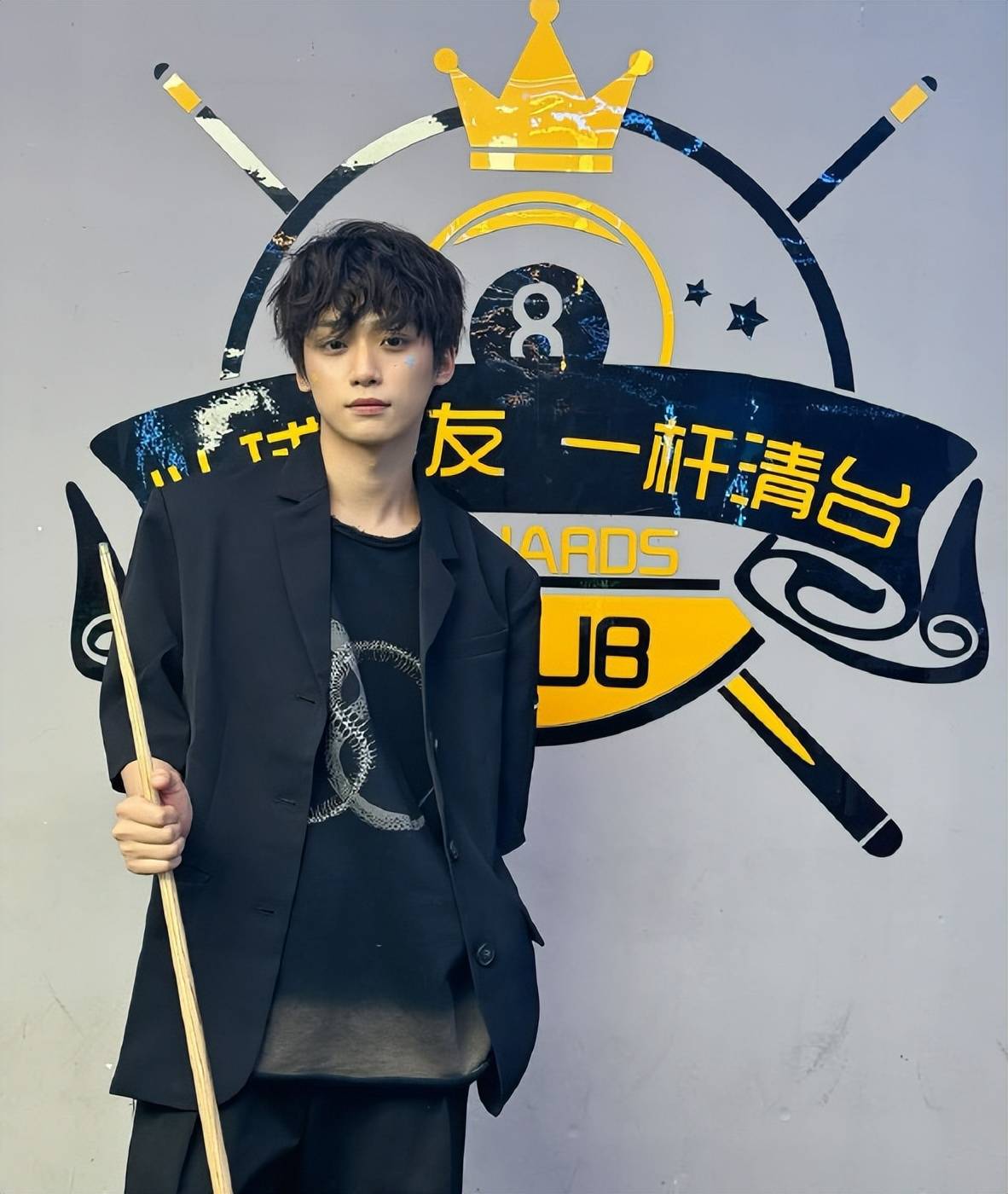 亚洲大奖：从“塌房”到“破防”这届网友太难带了！九游会j9入口登录新版00后梓渝凭《泥潭》杀入(图2)