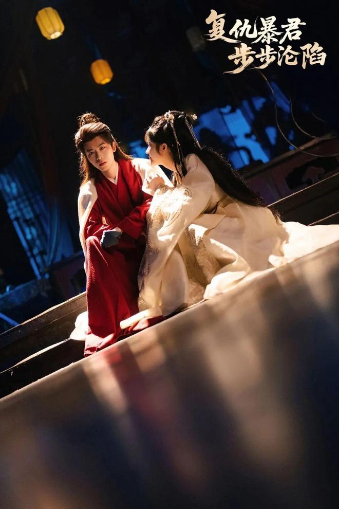 短剧《复仇暴君步步沦陷》定档红果九游会j9登陆松江企业出品精品微(图2)